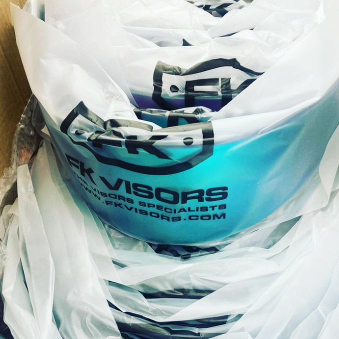 visiere imbustate e pronte per venir spedite